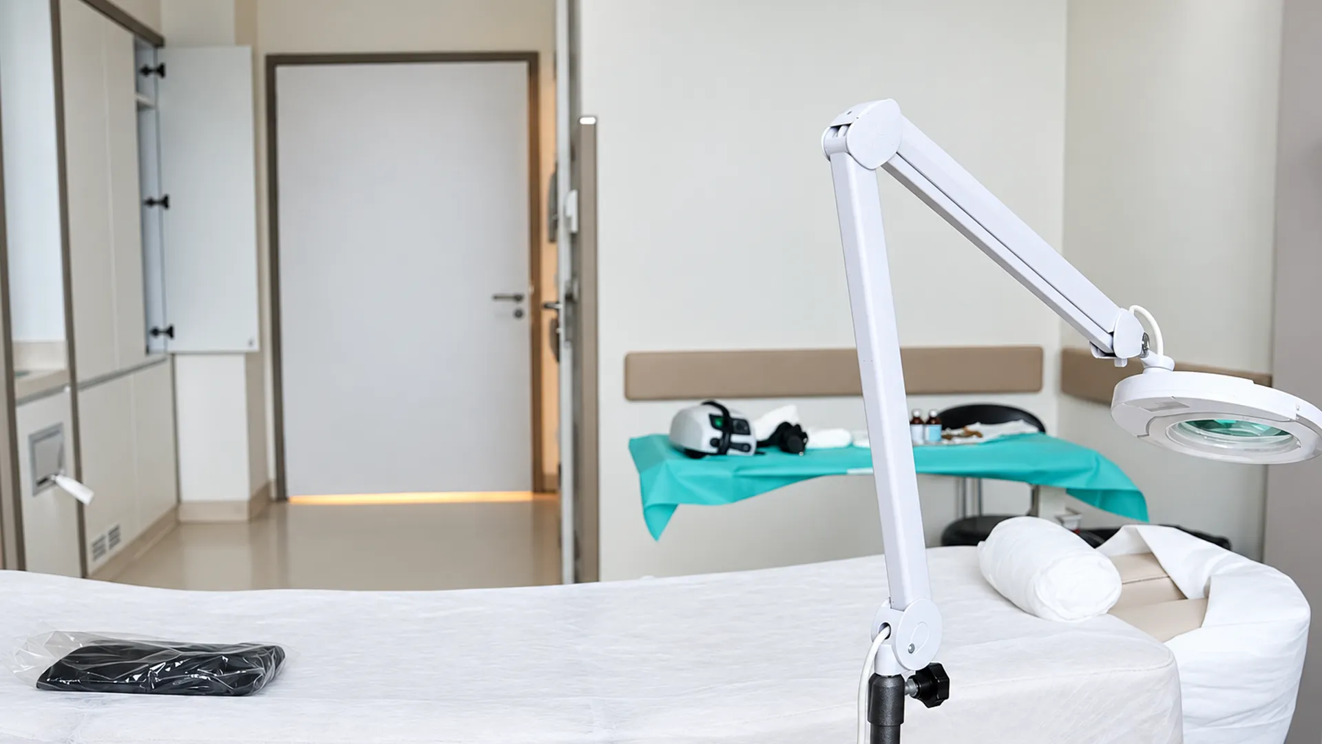Modern clinic prepared for sapphire hair transplantation in Turkey