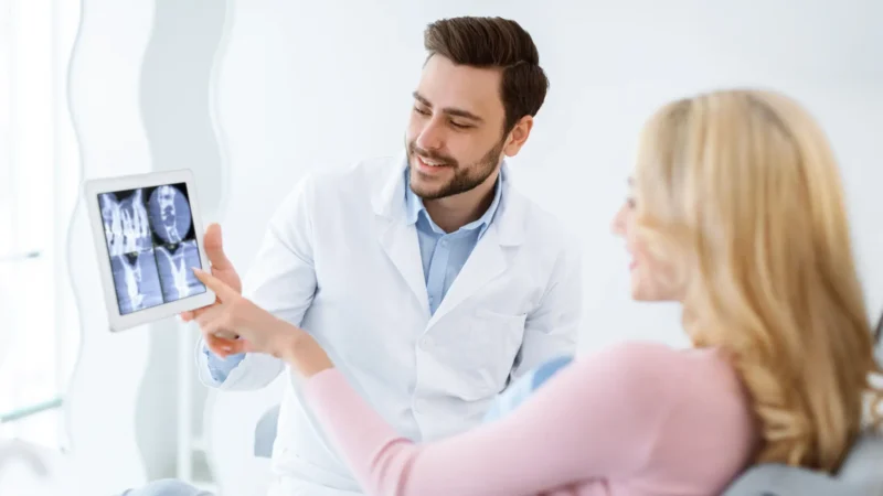 Diş implantı tedavisi hakkında diş hekimi ile danışmanlık