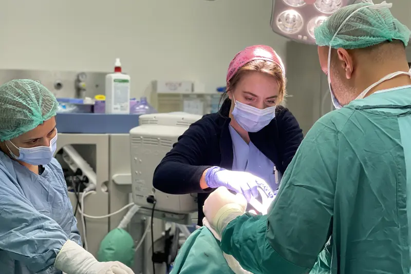 Ameliyathanede gerçekleştirilen burun estetiği operasyonu